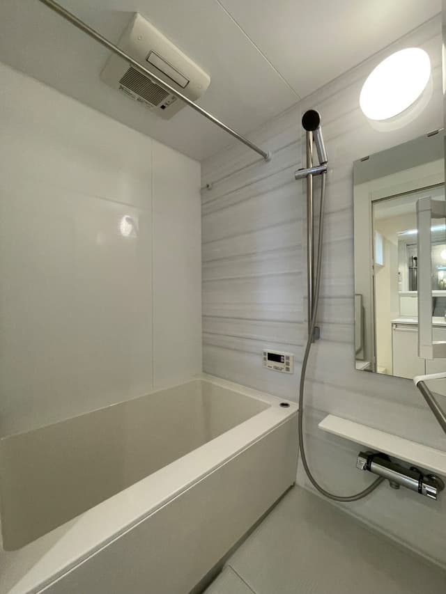 浴室乾燥機付き。