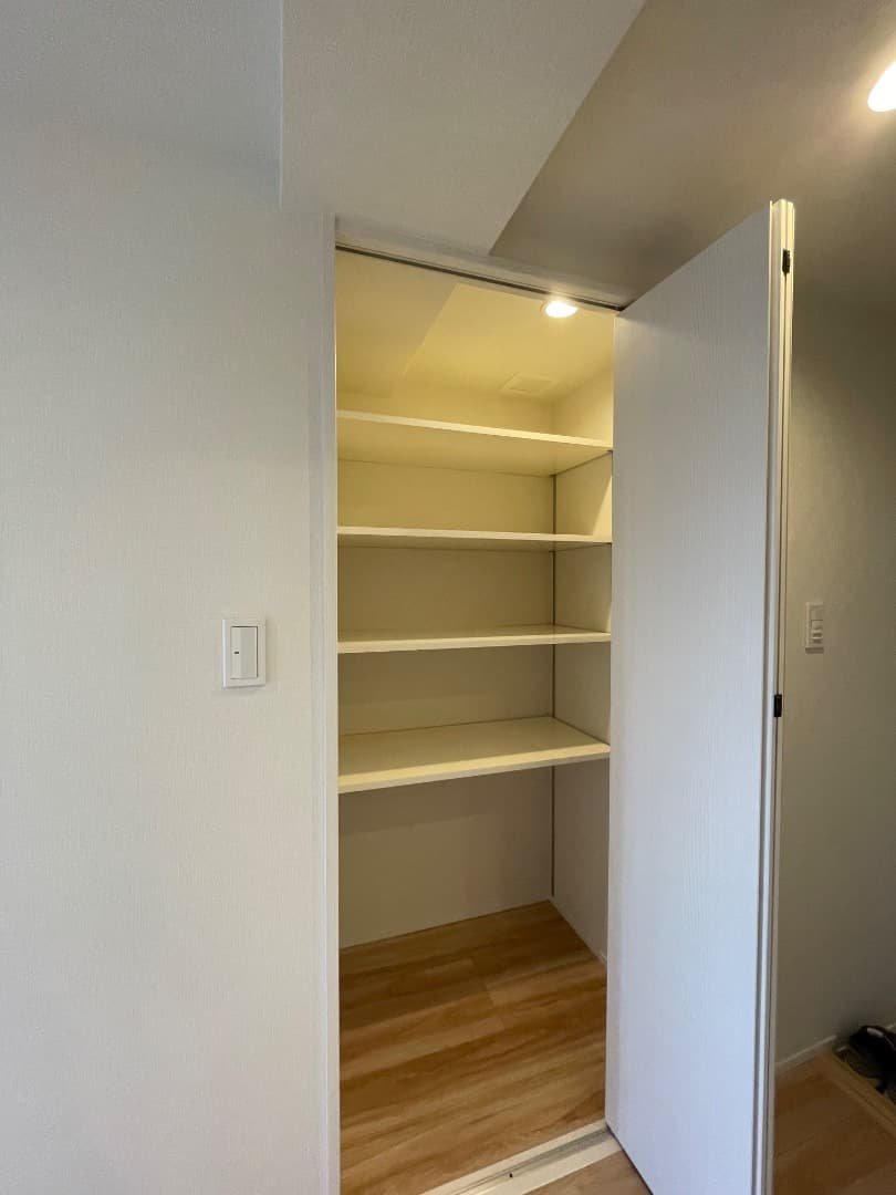 廊下には大型収納。