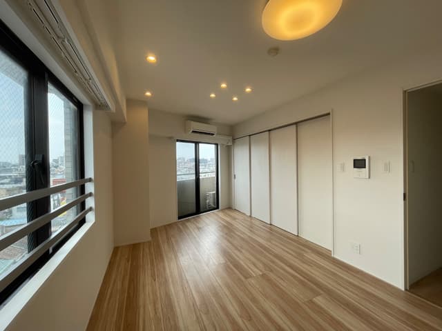 来客時はスライディングドアを閉じてリビングを仕切れます。