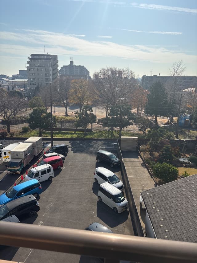 南側に加平第二公園が有り視界も開けて
おり日当たり抜群です。