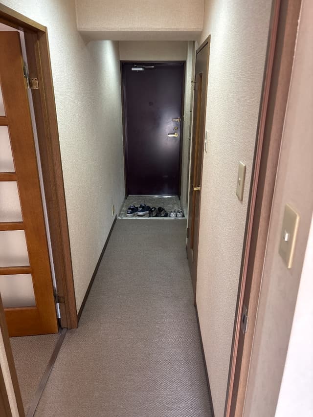 廊下もカーペット敷になっておりバリアフリーのため、つまづく心配がありません。