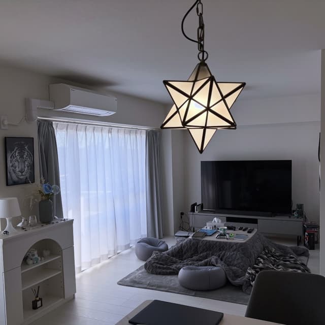 リビングは東向き、目の前の眺望が抜けていて明るい部屋です。