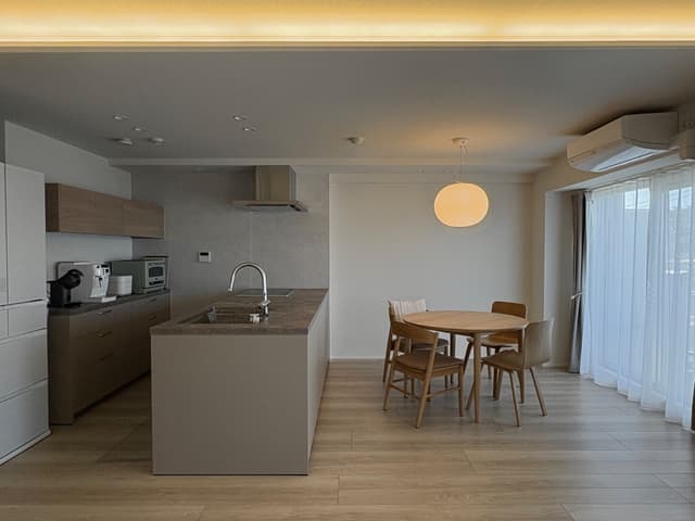 LDK
間接照明とオープンキッチンがポイントです