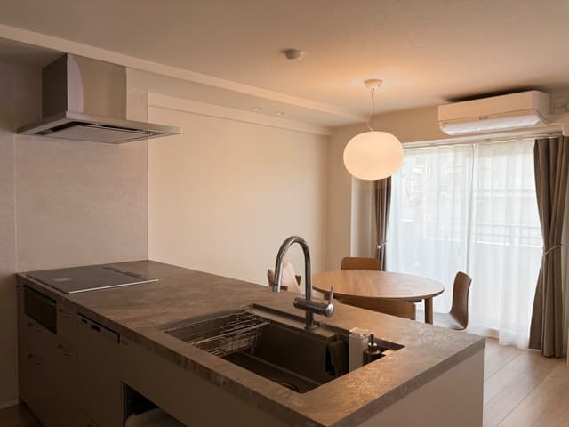 南西の窓から柔らかい光が入ります