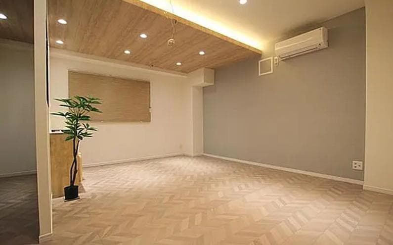 リビンク/ダイニング
広々18.9帖のワンルームとして
間仕切りで1LDKとしても使用可能