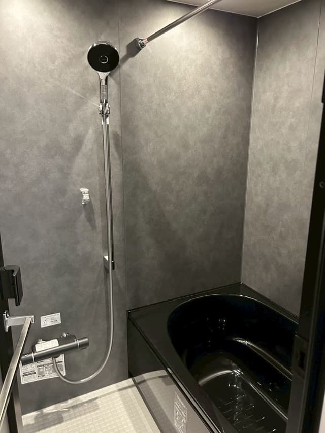 バスルーム。ミストサウナ付きです。鏡や棚はなくしました。