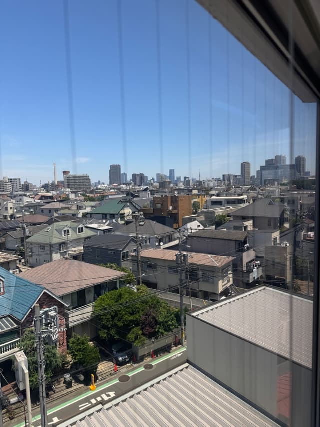 晴れた日のキッチン横の窓からの眺望です。