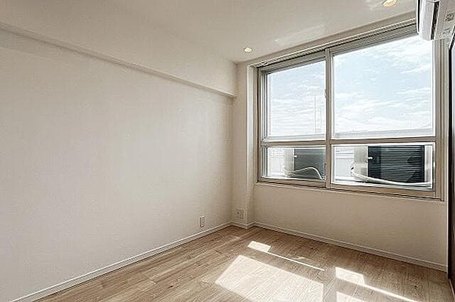 ほぼ南向きなので陽の光が気持ちよく温かい