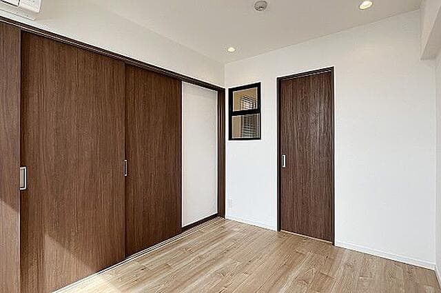 ワークスペースには室内窓つき