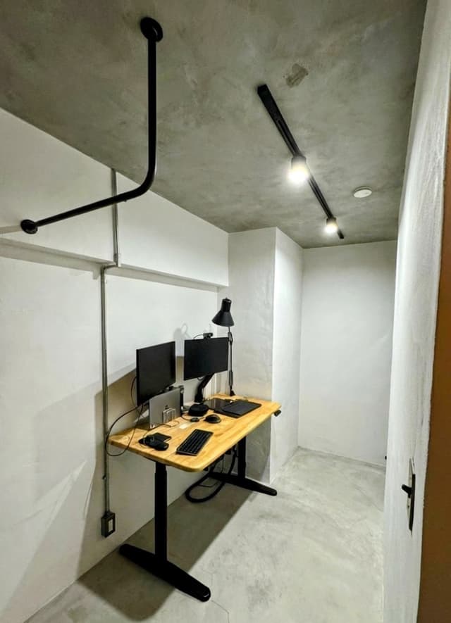 DENです。仕事場としての利用やストックスペースとしても活用できます。