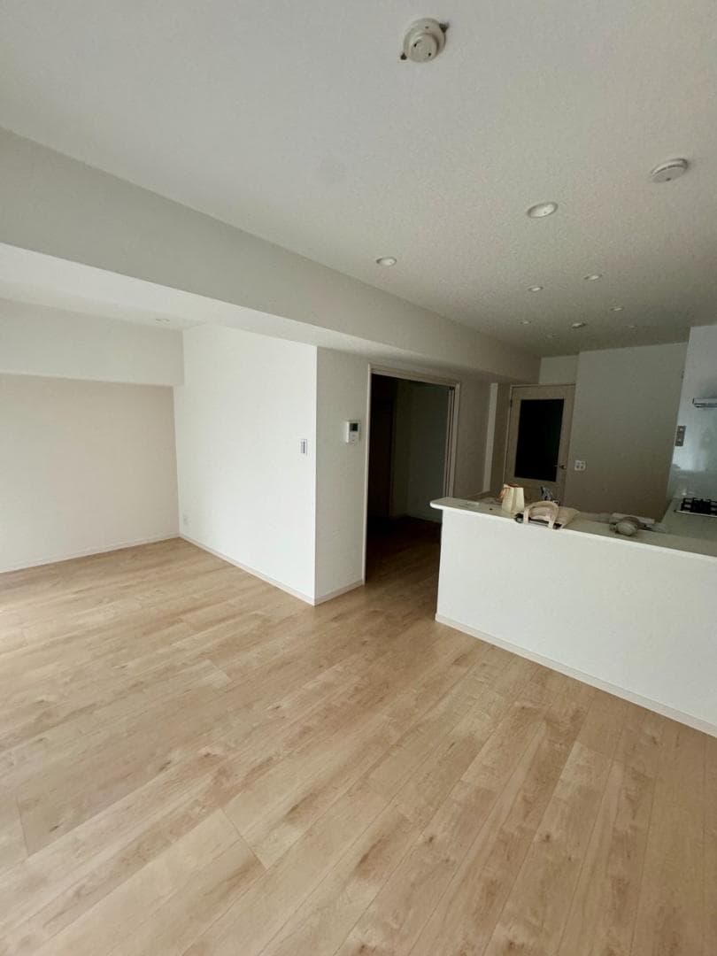 リビング（キッチン側）：L字型キッチンを主役とした暮らしがとても楽しいです！