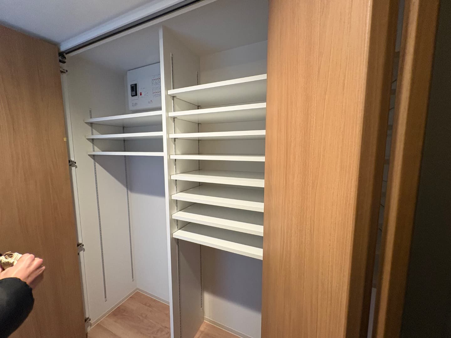 玄関横の収納。