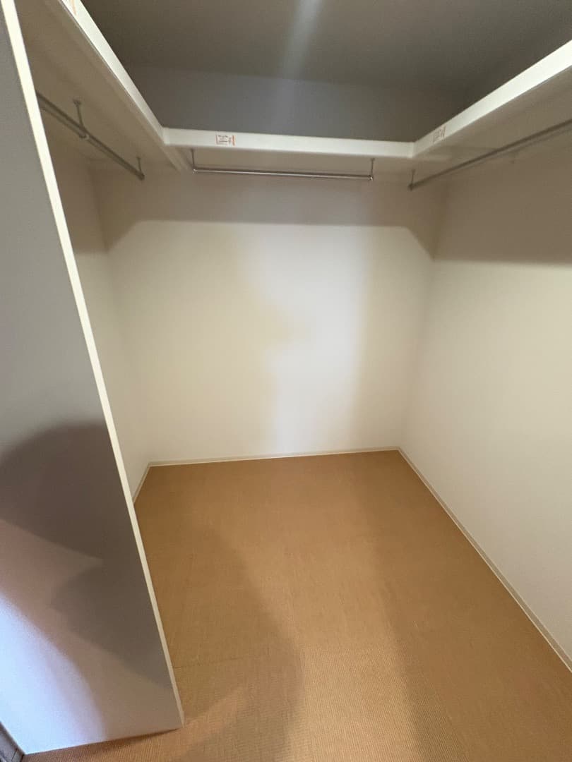 収納力たっぷりのウォークインクローゼット。