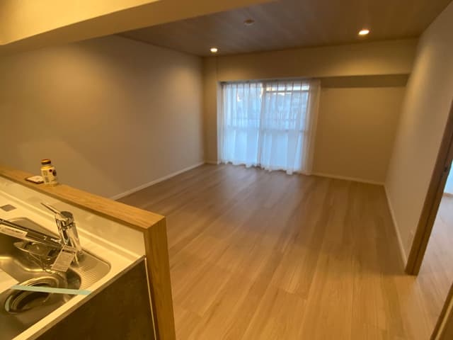 リビング。日当たりと風通しがいい。正方形リビングで広々としています。