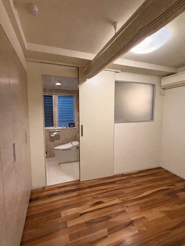 寝室は北向きですが浴室、洗面所が間にあるため寒くはありません。
