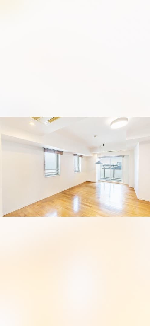 リビング
▼特徴
・LD部分には足元から暖める床暖房有
・会話が弾む対面式キッチン
・全居室に収納有
・LDと洋室約5.0帖に面する南東向きバルコニー
・ペット飼育可能(細則有)