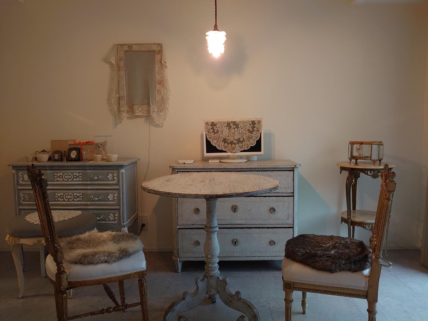 8畳の居室は壁面が広く家具の配置しやすい間取りになっています。