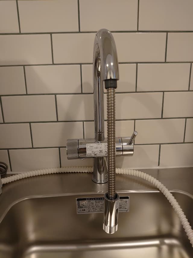 グローエ社製のミンタ
シャワー式なのでシンクの掃除もしやすいです。浄水器機能あり※未使用コンディション