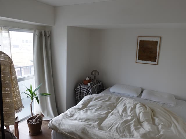仕切られた部屋
寝室として使っています。こちらもリビングと同じで陽当たりバツグン。