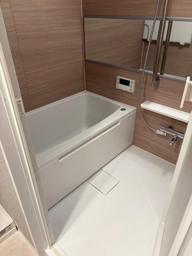 浴室乾燥機付きでサイズは1216です。