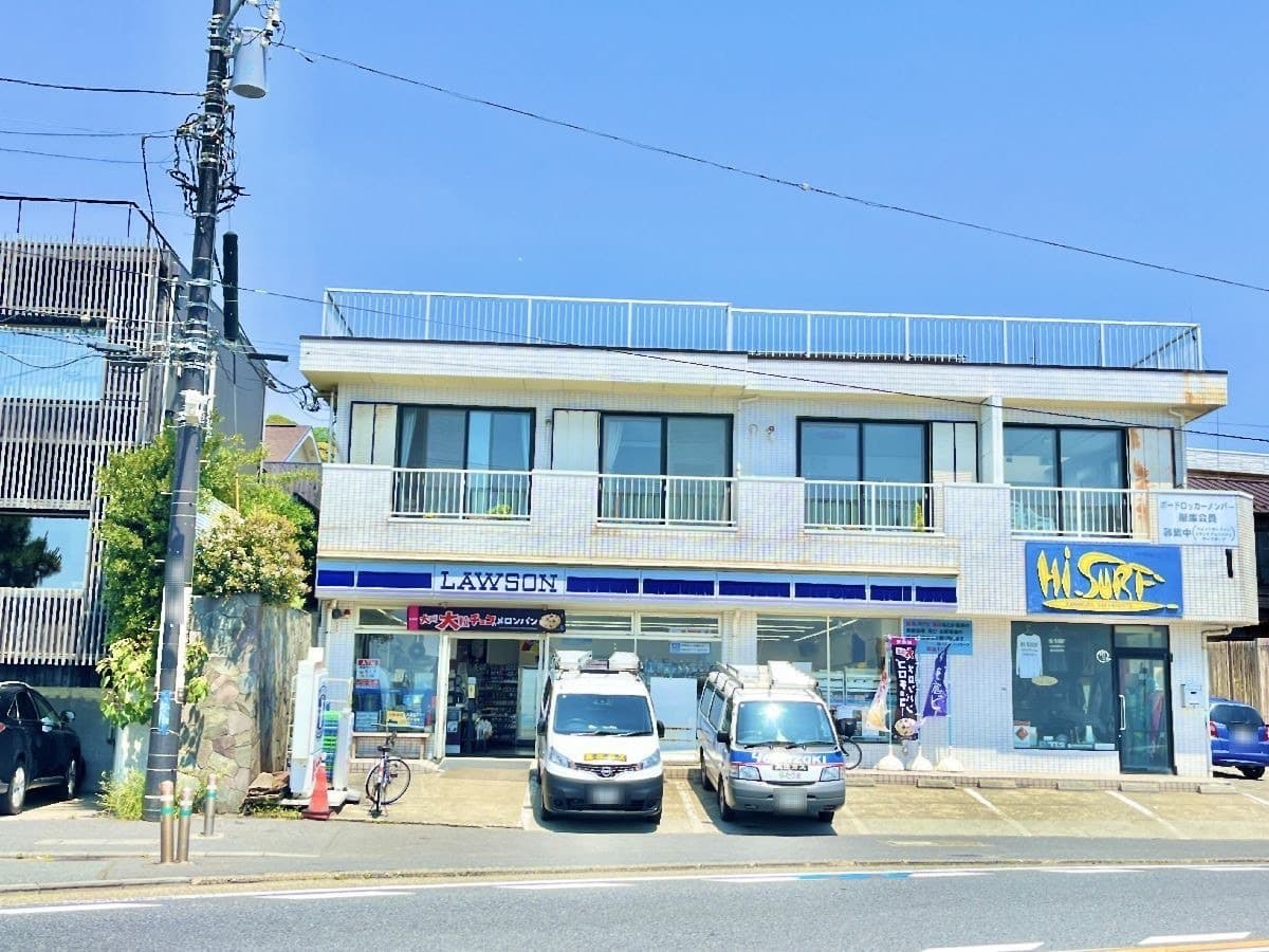 歩いて2分のコンビニです。