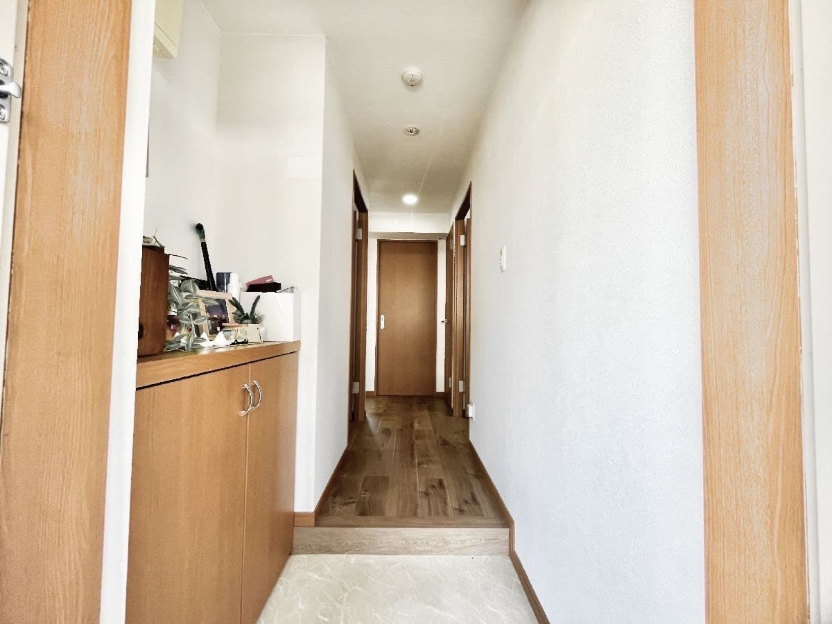 効果的に各部屋をつなぐ廊下です。
各部屋が広く感じられる配置です。