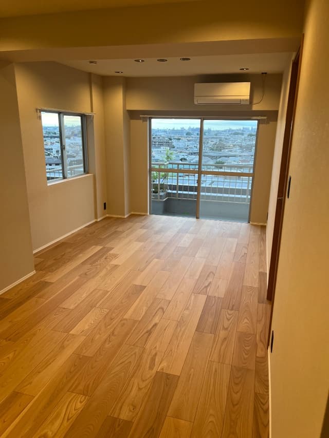 リビングから望む、開放感あふれる絶景もこの部屋の大きな魅力です！」