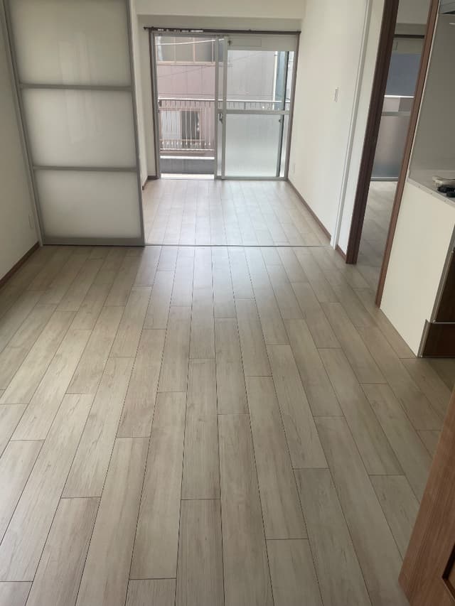 採光も十分あり明るいお部屋です。
スライドドアで間取り変更可能です。
広めのLDKにもなります。