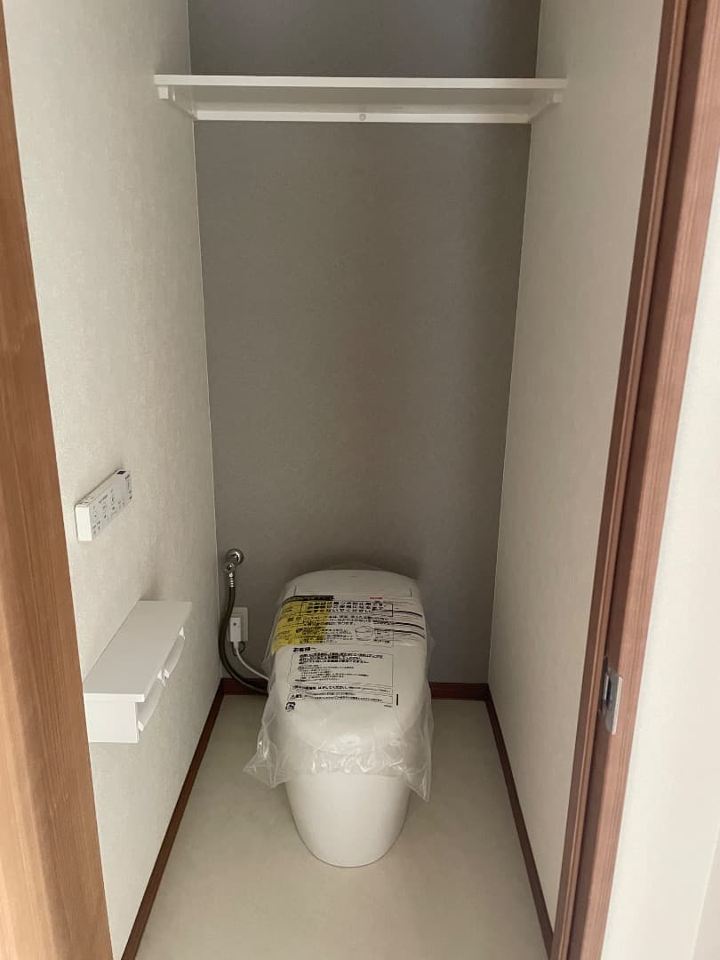 タンクレスのウォシュレットトイレです。