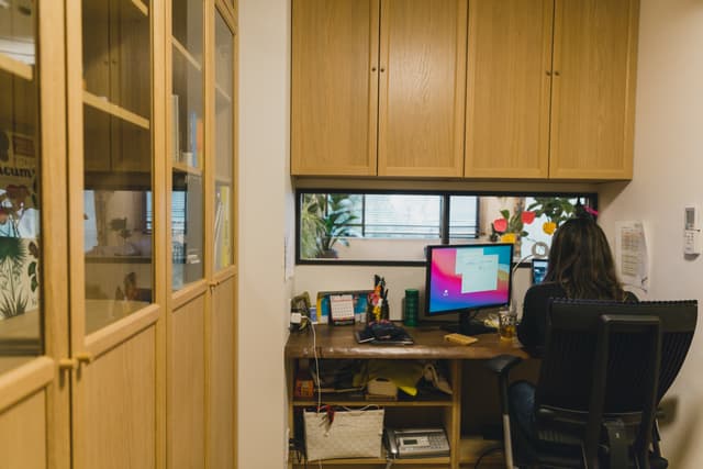 ワークルーム。写真手前にも同じ仕様の席あり。