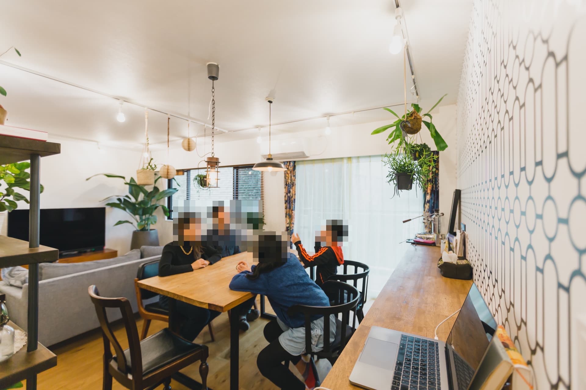 リビング。カウンター有り。