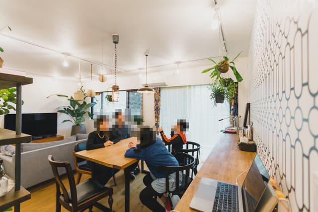 リビング。カウンター有り。