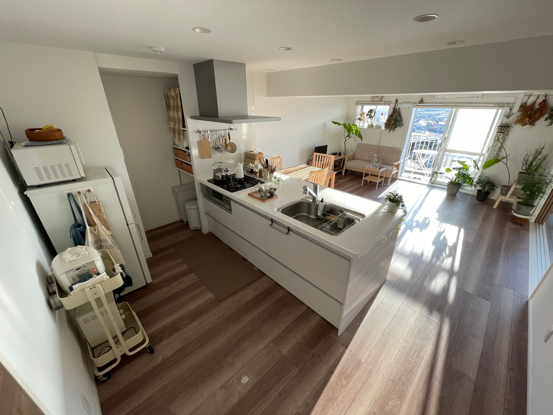 通気性がいいキッチン。お皿もよく乾く。