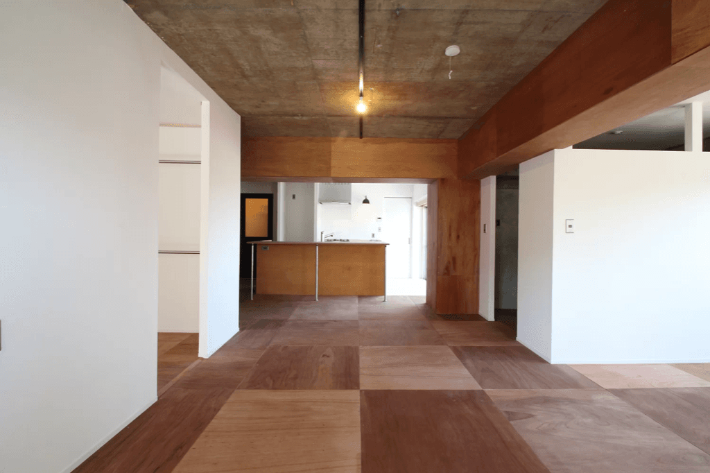 リビングからキッチンを眺めて、ラインが揃うようにしました。日常生活感がどうしてもごちゃごちゃするので設定だけはブレないようにしようと。