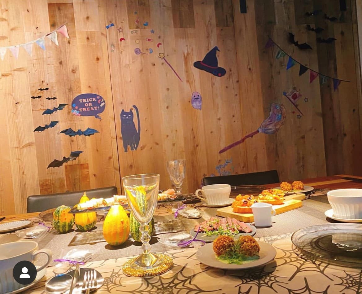 備え付けのテーブルが広いので、ホームパーティが捗ります