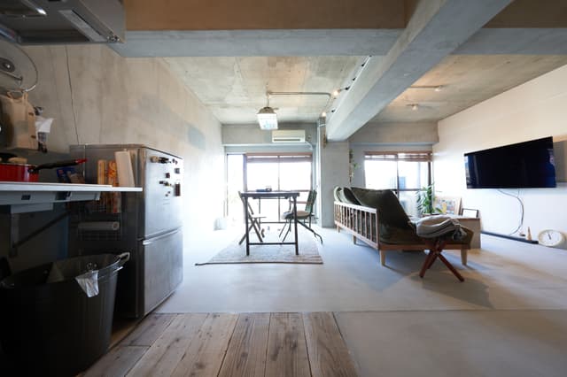 キッチンから見た部屋の様子です。