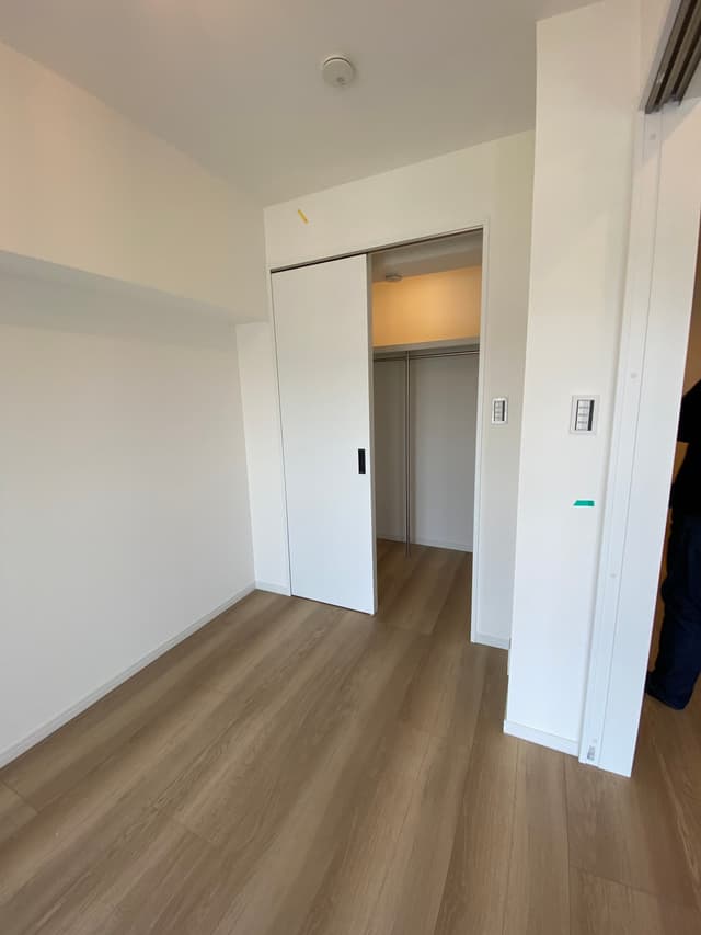 寝室とウォークインクローゼット