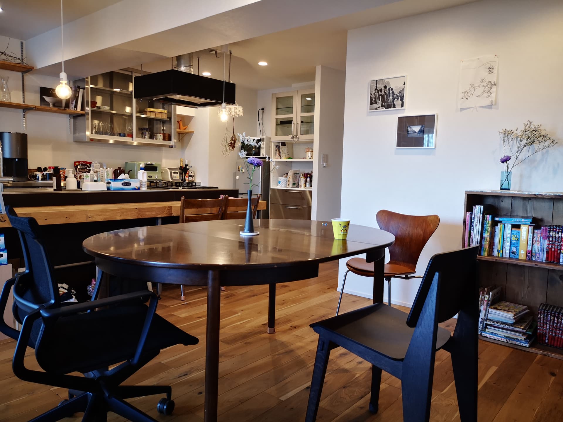 アイランドキッチンなので、食事の準備をしながら家族との会話も弾みます♪