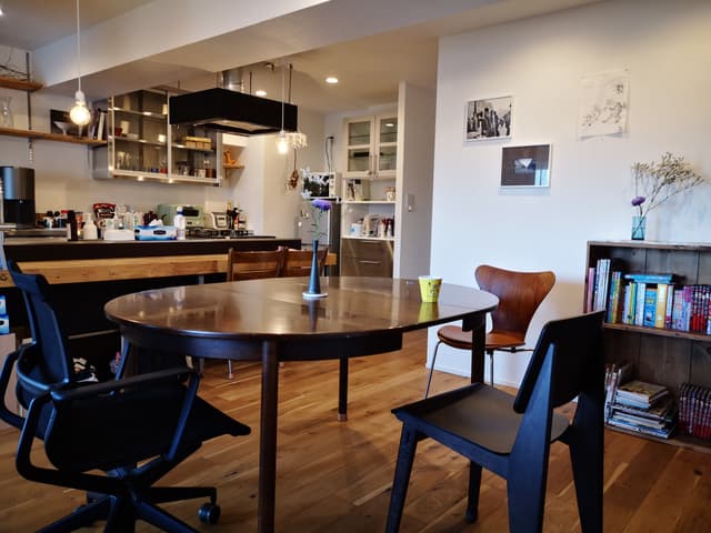 アイランドキッチンなので、食事の準備をしながら家族との会話も弾みます♪