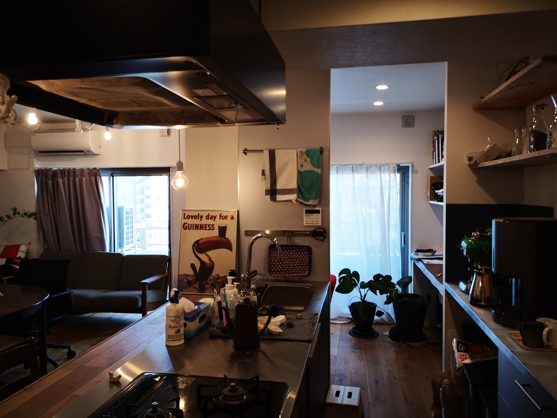 リビングの向かいには近くに高い建物もなく、外部からの目線は気になりません