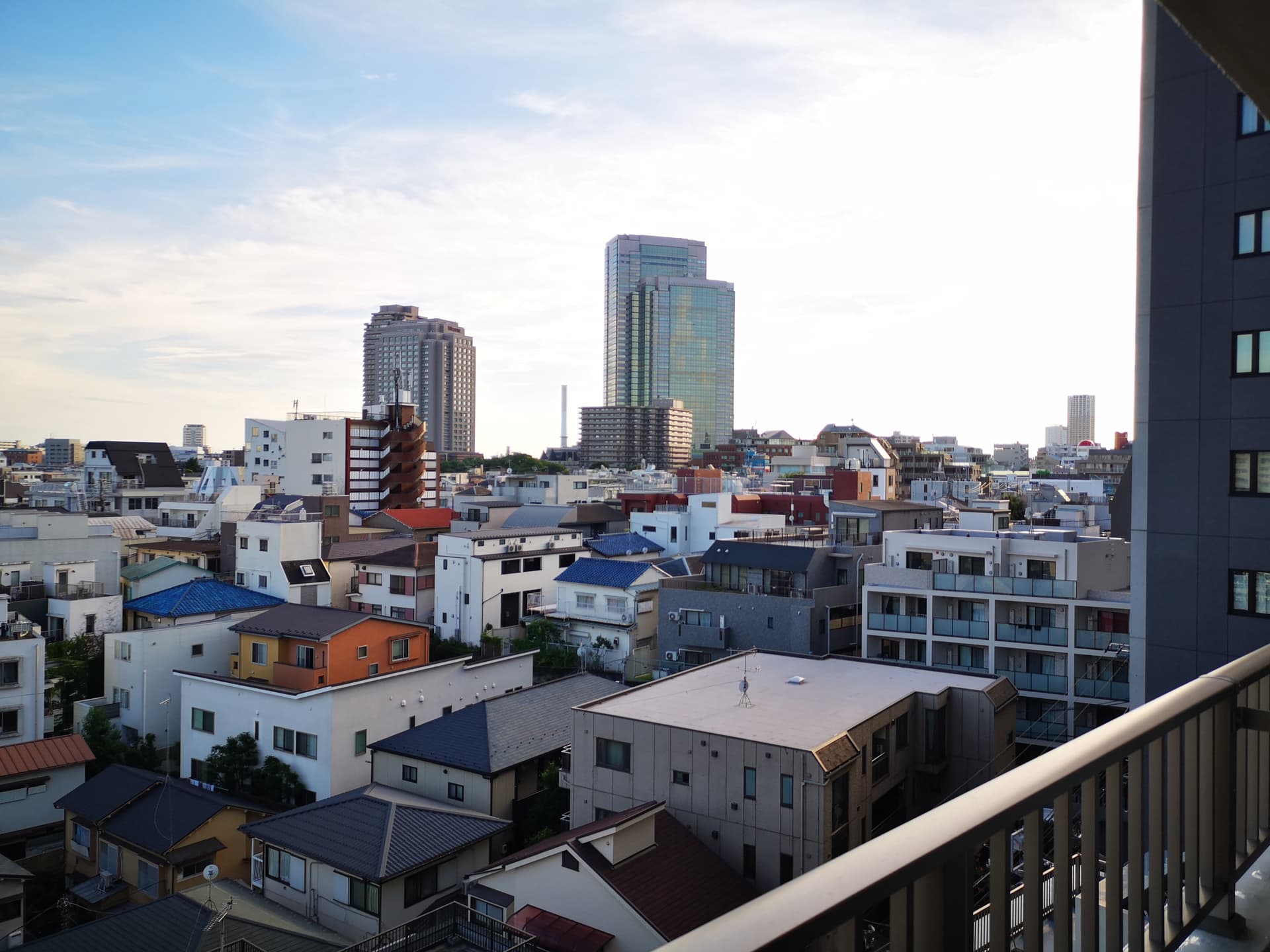 南向きバルコニーから西側を望むと恵比寿ガーデンプレイスとウェスティンホテルが見えます